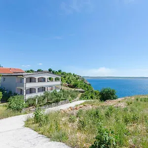 Mira Starigrad Paklenica